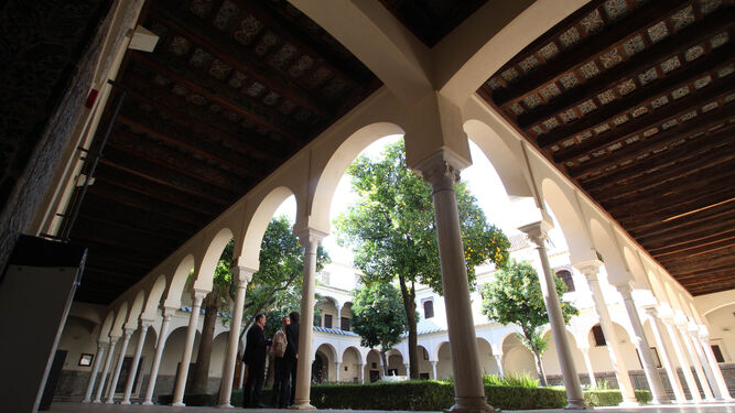 El claustro del antiguo convento de Santa Clara de Sevilla.