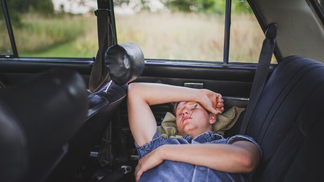 ¿Podemos dormir en el coche sin ser multados?