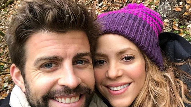 Piqué y Shakira, en un posado risueño: una pareja feliz hasta que el futbolista ha dinamitado la relación.