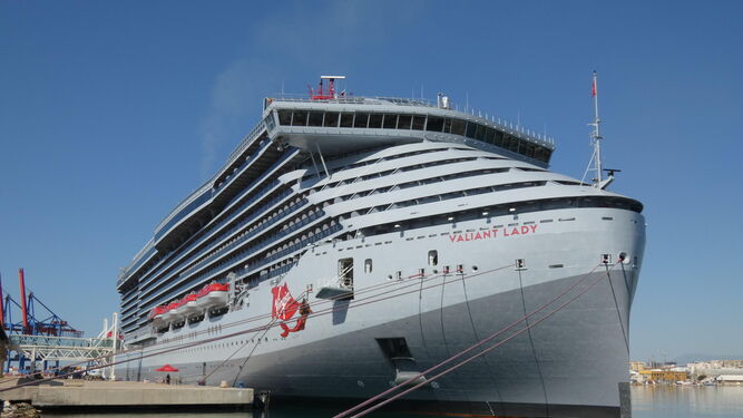 El buque de Virgin ‘Valiant Lady’ estará presente en el trimestre veraniego del puerto de Málaga.