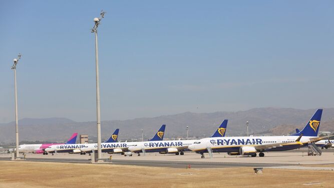 Aviones de Ryanair parados en el Aeropuerto de Málaga.