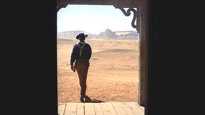 John Wayne en una escena mítica de 'Centauros del desierto', película que se repone mañana lunes en La 2