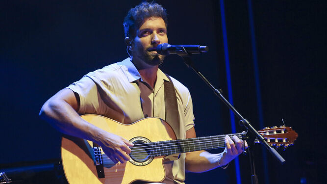 Pablo Alborán en el concierto ofrecido el 20 de junio en el Teatro Cervantes de Málaga.