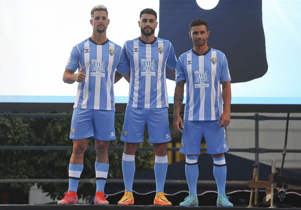 Parte lógica peligroso Las nuevas camisetas del Málaga CF toman el centro de la ciudad