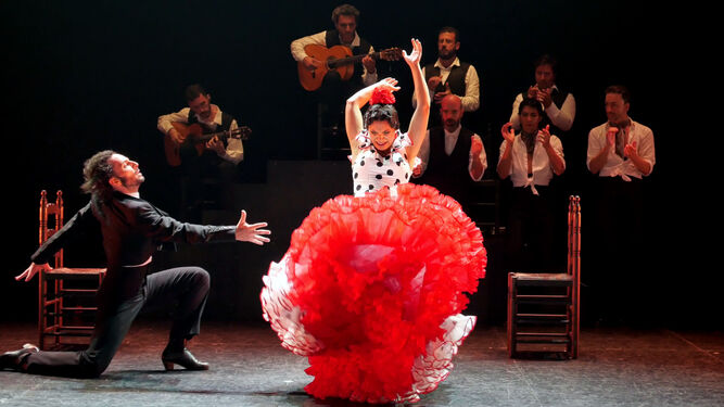 Escena de una actuación de ballet flamenco