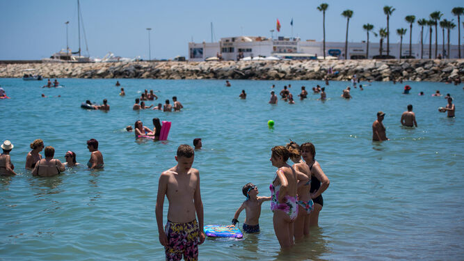 Un domingo en las playas de Málaga en imágenes