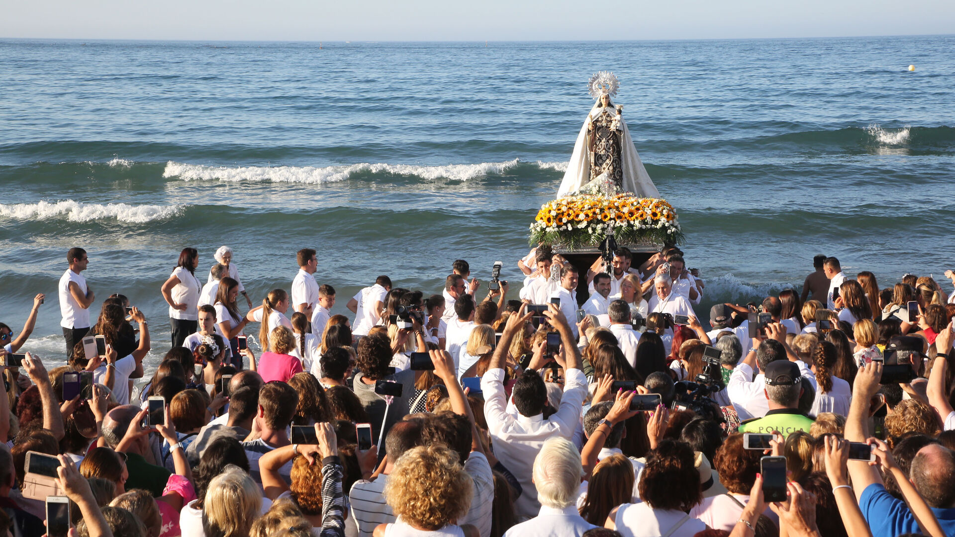 La Virgen del Carmen en Marbella, cerca del mar