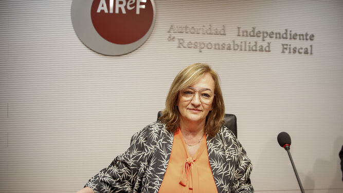 La presidenta de la AiReF, Cristina Herrero, presenta el Informe sobre la Ejecución Presupuestaria, Deuda Pública y Regla de Gasto 2022 de las AAPP, este viernes en Madrid.
