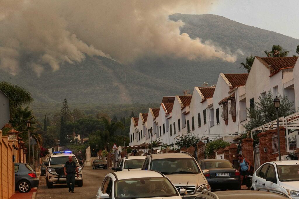 Incendio forestal en Mijas, en el paraje El Higuer&oacute;n (fotos)
