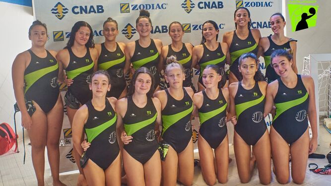 Uno de los equipos femeninos del Waterpolo Málaga.