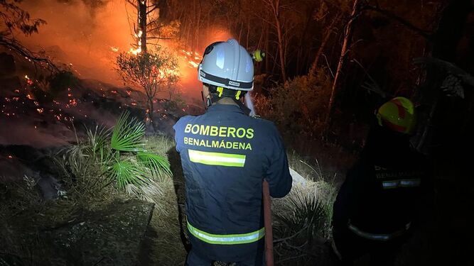 David Bañasco en plena acción durante el incendio forestal de Mijas.