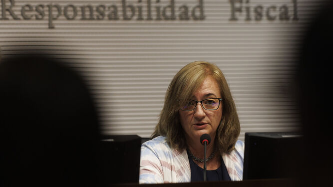 La presidenta de AIReF, Cristina Herrero, durante la rueda de prensa para presentar su primera opinión sobre el IMV.