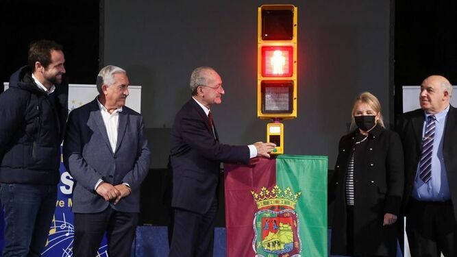 Presentación del semáforo en honor a Chiquito de la Calzada