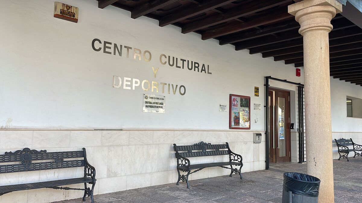 La Cala Cultural Center where the residents evicted by the fire are located.