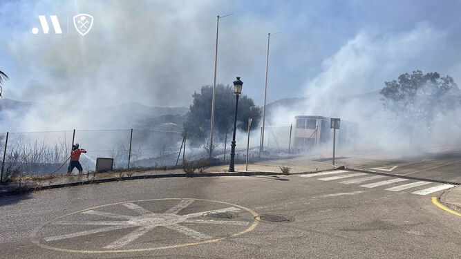 Uno de los incendios ayer en Estepona
