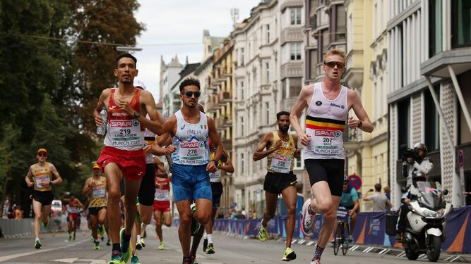 El español Lamdassem, en el grupo de cabeza durante el maratón del Europeo de Múnich.