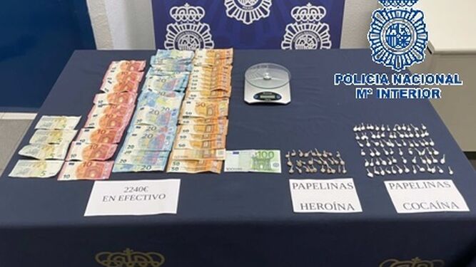 La droga y el dinero intervenido por la Policía Nacional.