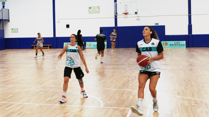 Gema García y Noelia Masià, en el Pineda en un entrenamiento.