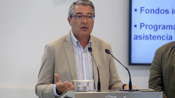 Francisco Salado, presidente de la Diputación de Málaga, en rueda de prensa.