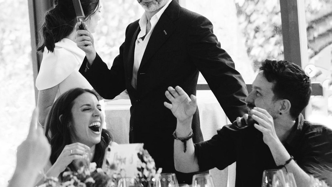 Pablo Iglesias se muestra muy cariñoso con Irene Montero en la boda de este famoso