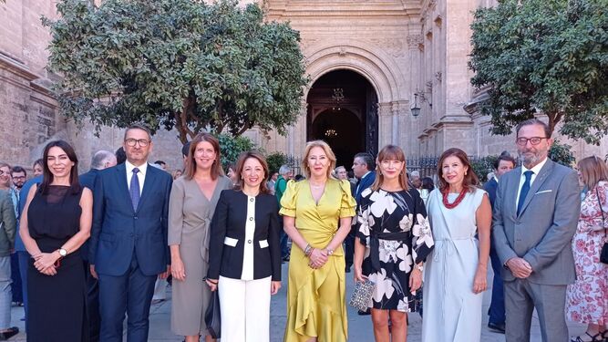 El nuevo equipo de la Junta en Málaga participa en la ofrenda floral en honor a la Virgen de la Victoria.