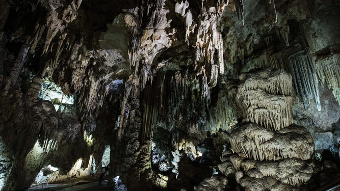 Una de las salas de la Cueva de Nerja.