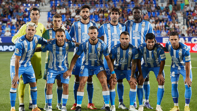 El once del Málaga CF en el Alcoraz.