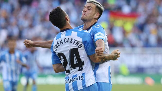 Gallar celebra junto a Rubén Castro el empate ante el Villarreal B.