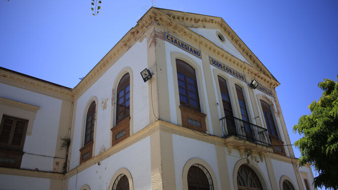 Entrada del antiguo colegio El Castillo.