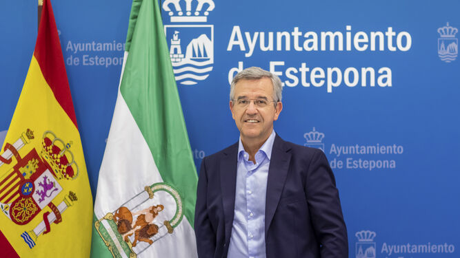 El alcalde de Estepona, José María García urbano.