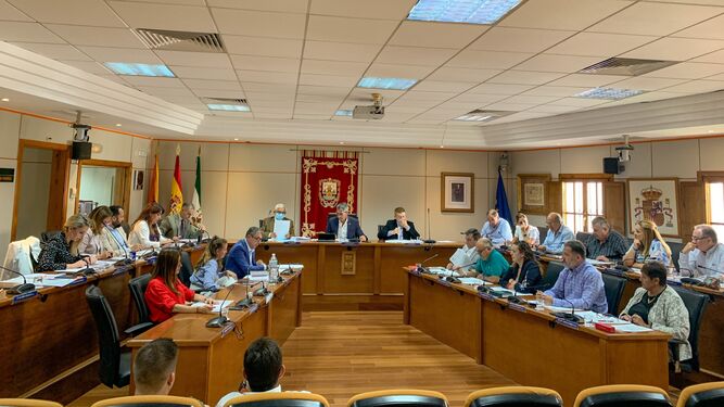 El alcalde, Víctor Navas, ha presidido el Pleno de la Corporación municipal.