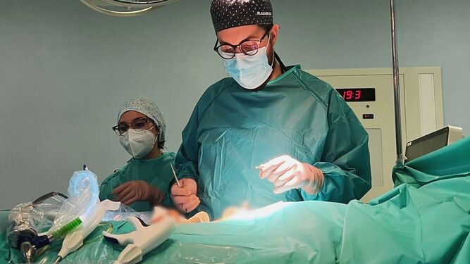 El doctor Alexander Siles, especialista de Cirugía Pediátrica del Hospital Quirónsalud Málaga.