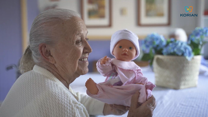 La terapia con muñecas forma parte de la técnia ‘Positive Care’ de Seniors Residencias