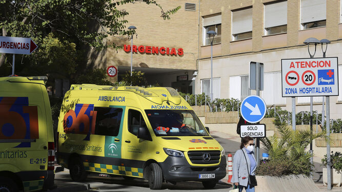 Ambulancias en el Hospital Regional de Málaga.