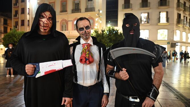 Personas disfrazas por Halloween en Málaga el año pasado.