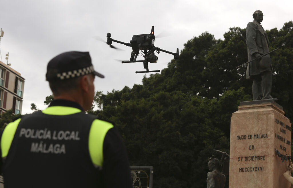 La Polic&iacute;a Local de M&aacute;laga realiza pruebas con drones basados en tecnolog&iacute;a 5G, en fotos