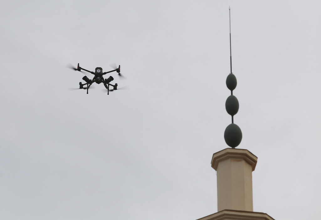 La Polic&iacute;a Local de M&aacute;laga realiza pruebas con drones basados en tecnolog&iacute;a 5G, en fotos