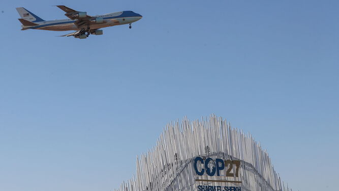 El 'Air Force One' de Biden sobrevuela el lugar donde se celebra la COP27, en Sharm el Sheij.