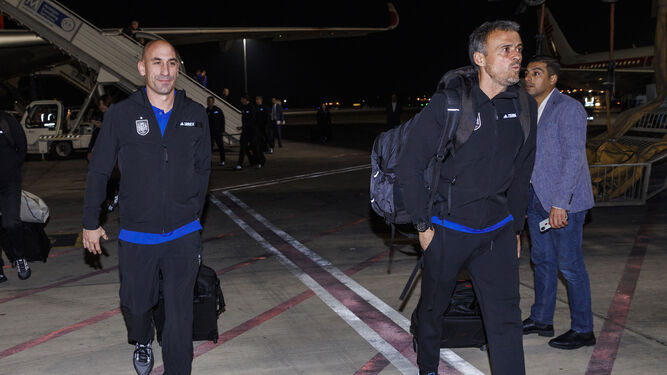Luis Enrique y Rubiales desembarcan este martes en Amán para el amistoso contra Jordania.