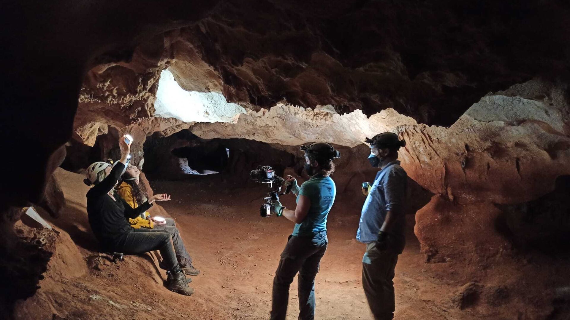 Las mejores fotograf&iacute;as de la visita de National Geographic a la Cueva de la Victoria