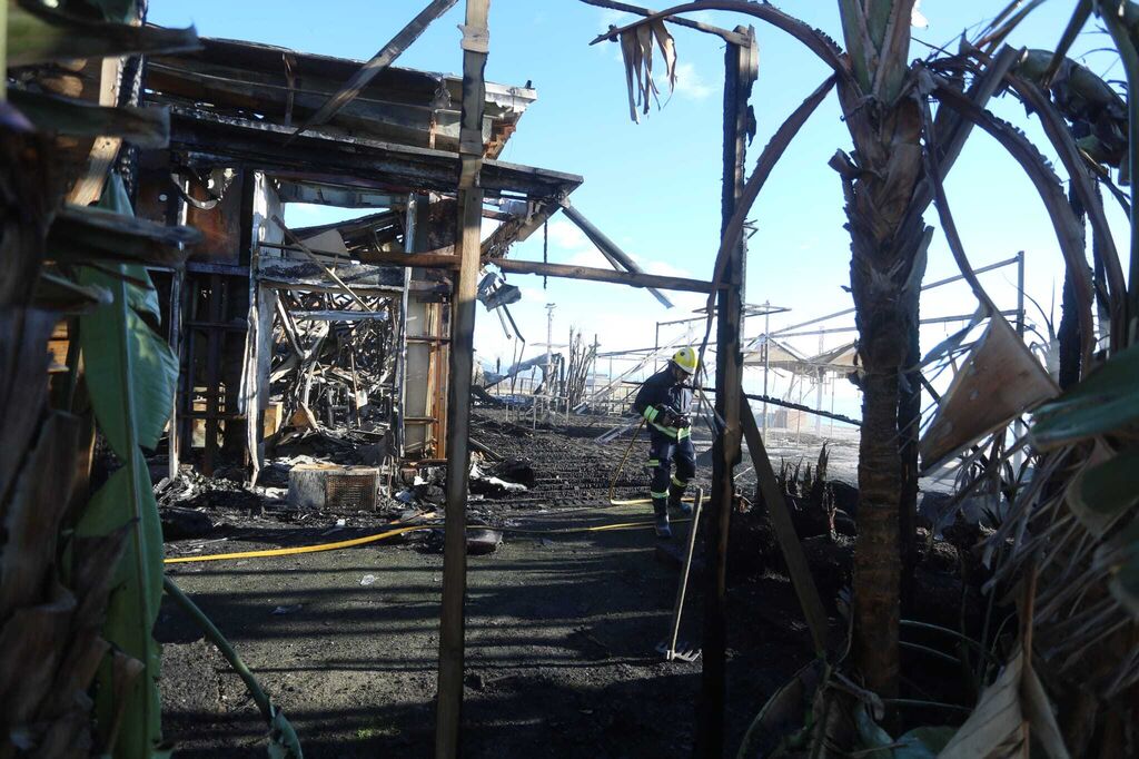 Las fotos del chiringuito Kokun de Torremolinos, arrasado por las llamas