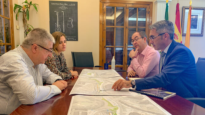 La reunión del Ayuntamiento para abordar el nuevo proyecto de la parada del Cercanías.