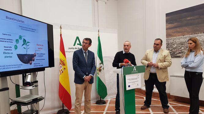 Fernando Fernandez, Juan Parrado, Félix Lozano y Lola de Toro en la presentación del proyecto Biosuero.