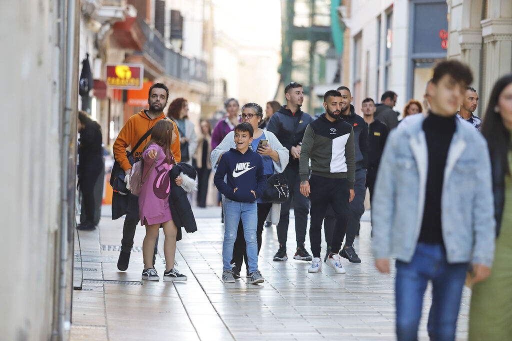 Ambiente en las calles del centro de Huelva con el Black Friday