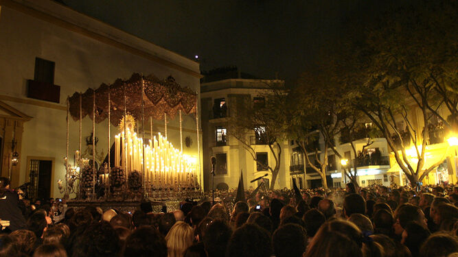 La Virgen de las Aguas en la Plaza del Museo