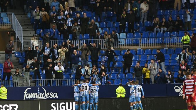 El Málaga CF celebra el gol al Granada