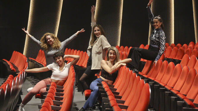Noemí Gallego, Mónica Solaun, Nuria Pérez, Laia Prats y Roko en el Teatro del Soho Caixabank.