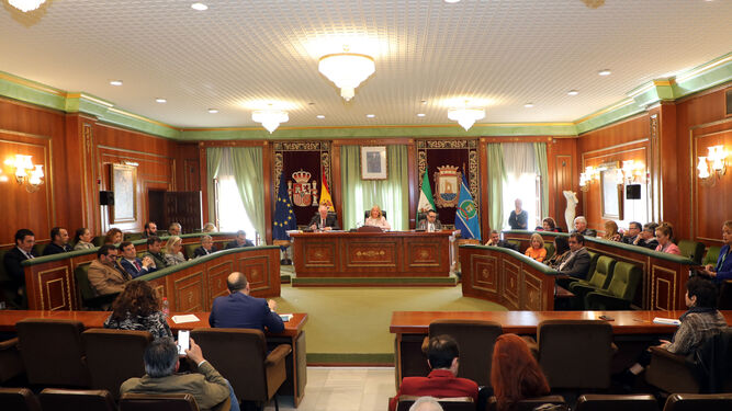 La alcaldesa, Ángeles Muñoz, ha presidido el Pleno de la Corporación municipal.