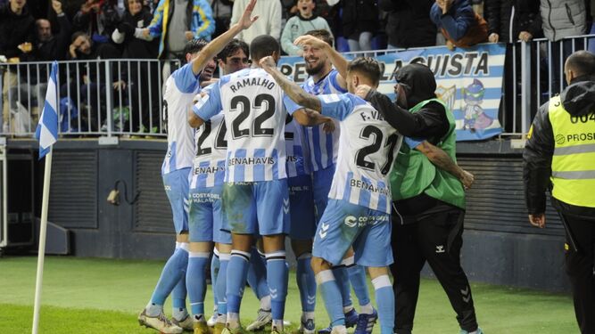 El Málaga CF celebra el gol al Alavés