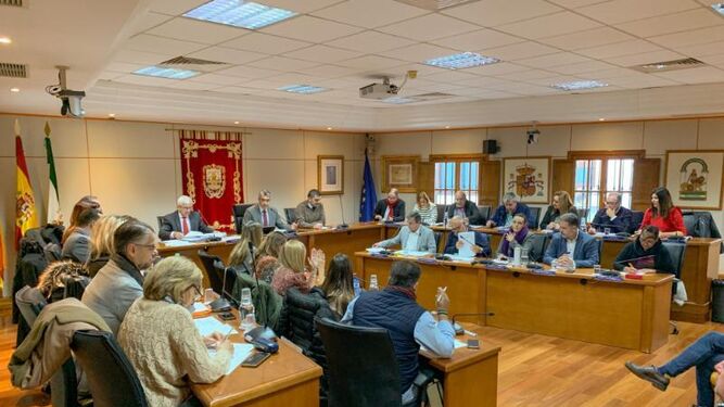 El alcalde, Víctor Navas, ha presidido el Pleno de la Corporación de Benalmádena.